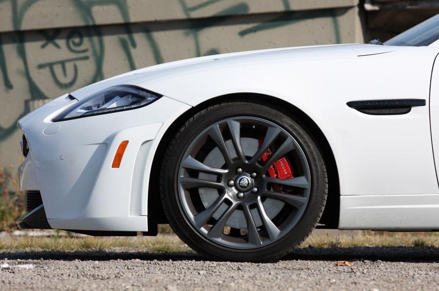  Jaguar XKR-S 2012 года  (фото 38 из 82)